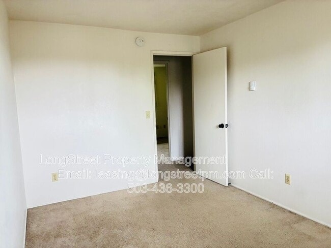 Building Photo - 933 NW Sequoia Ave