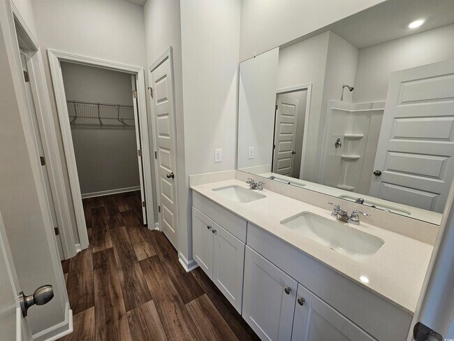 Building Photo - 2033 Northwest Dr