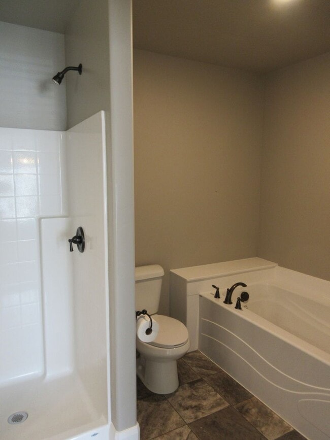 Building Photo - Newer Town home living in the heart of Cedar City!