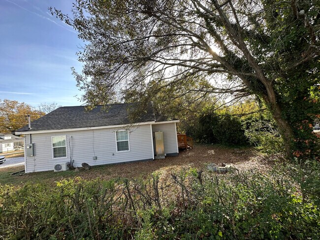 Building Photo - 108 Fuller St