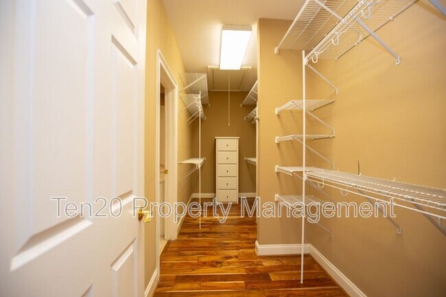 Building Photo - 4701-12 Turnberry Ln