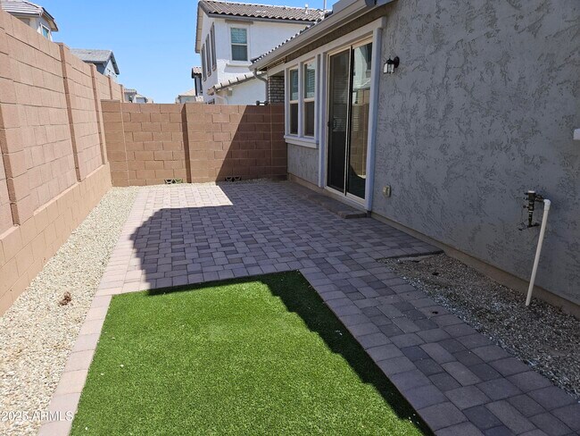 Building Photo - 14224 W Hackamore Dr