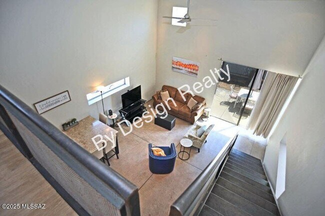 Building Photo - Modern Loft-Style Home in Barrio Metalico