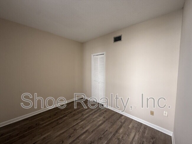 Building Photo - 2545 Oak St