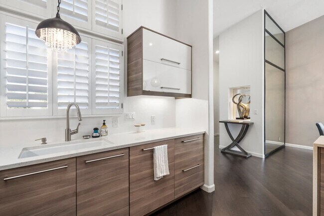 Building Photo - 7950 E Starlight Way