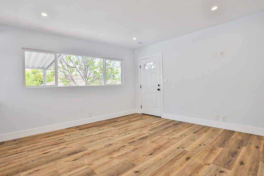 Building Photo - 1425 El Paso Dr