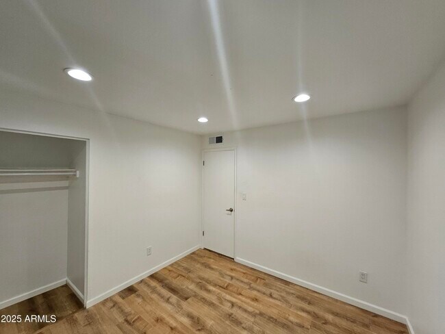 Building Photo - 4910 W Corrine Dr