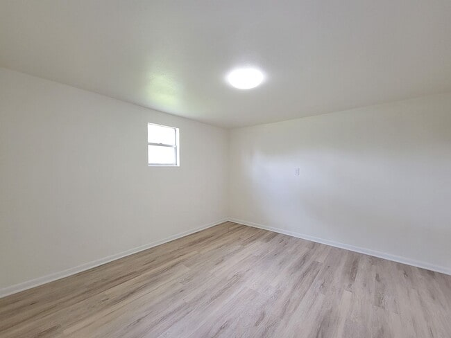 Building Photo - REMODELED 4 BEDROOM 2 BATH LEASE HOME IN A...