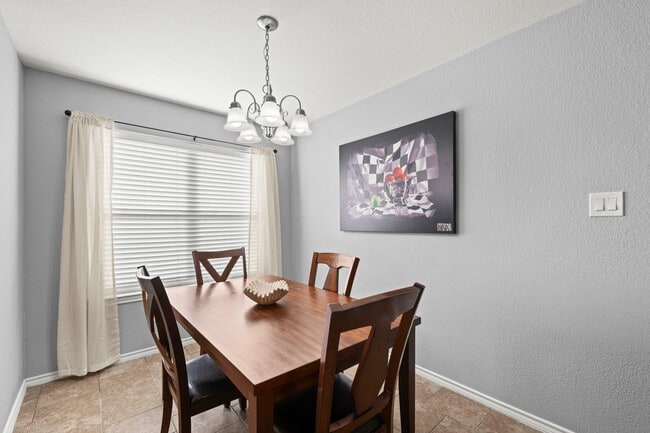 Building Photo - Cline