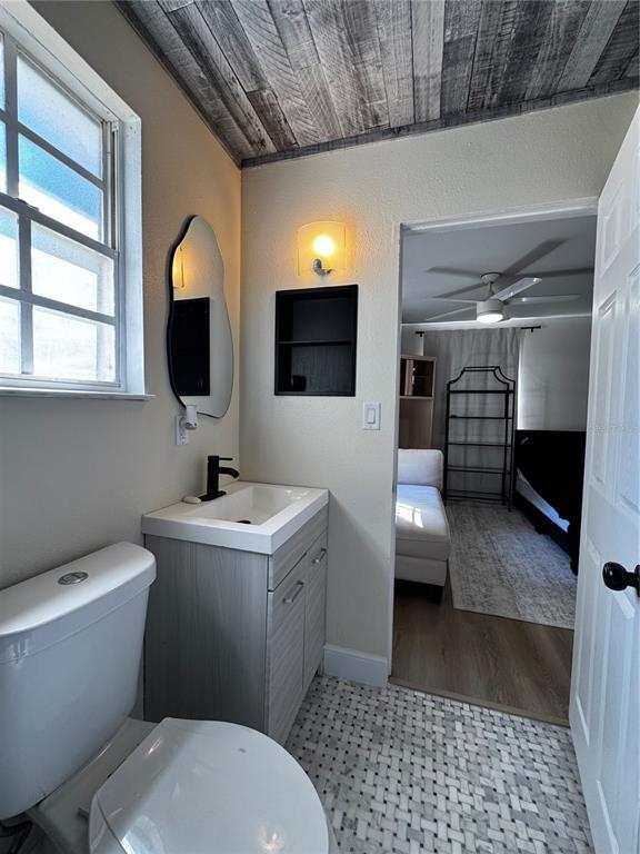 Building Photo - 3008 Hillview St