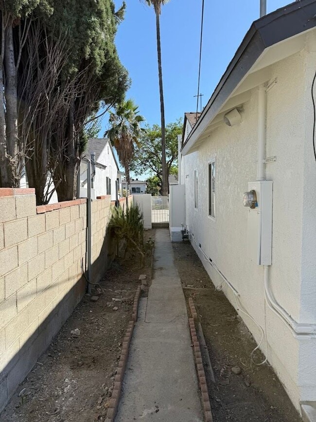 Building Photo - Beautiful 4 Bedroom, 2 Bathroom Arleta Hom...