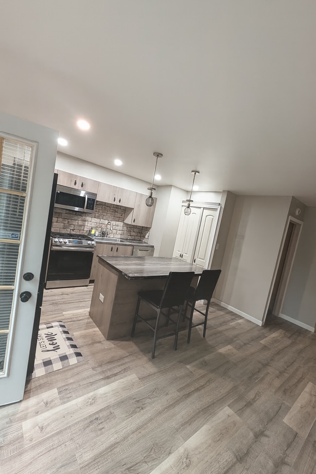 Building Photo - Rutland Ave