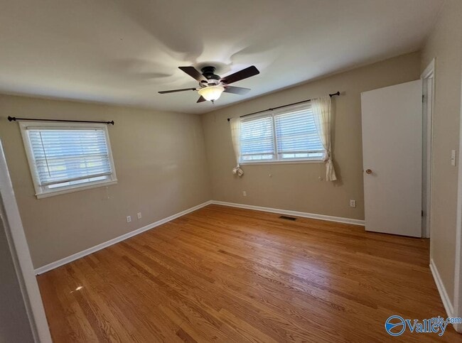 Building Photo - 10011 Strong Dr SE