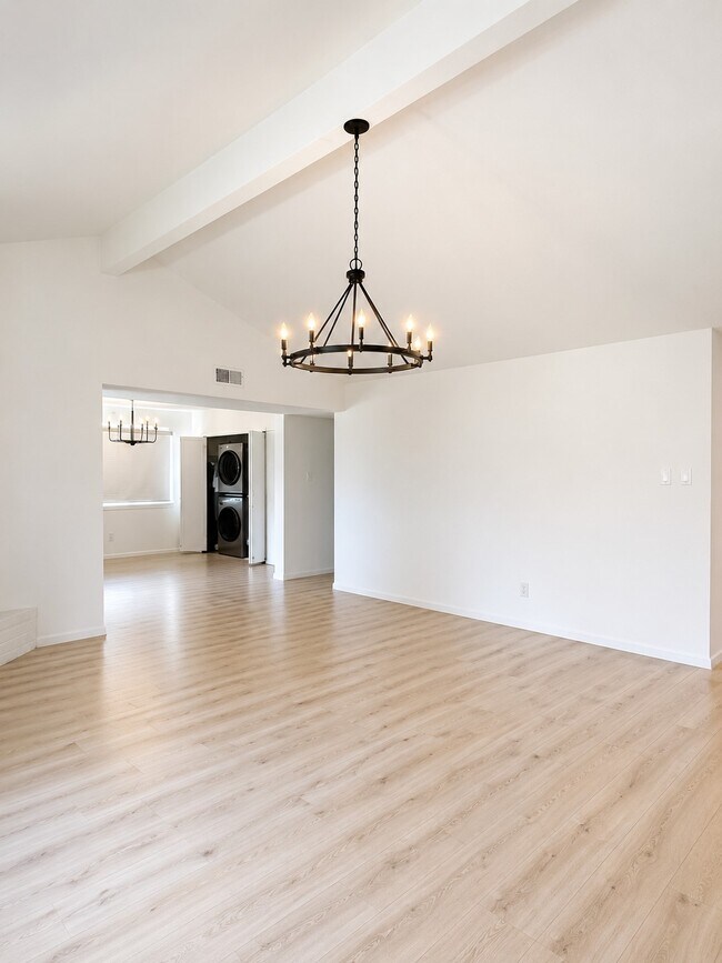 Building Photo - 9511 Bollingbrook Dr