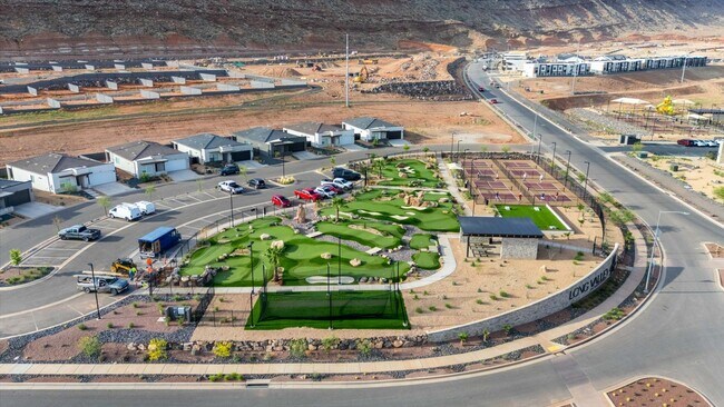 Building Photo - Room for Everything! 5 Bedroom Plus Den Home in Long Valley