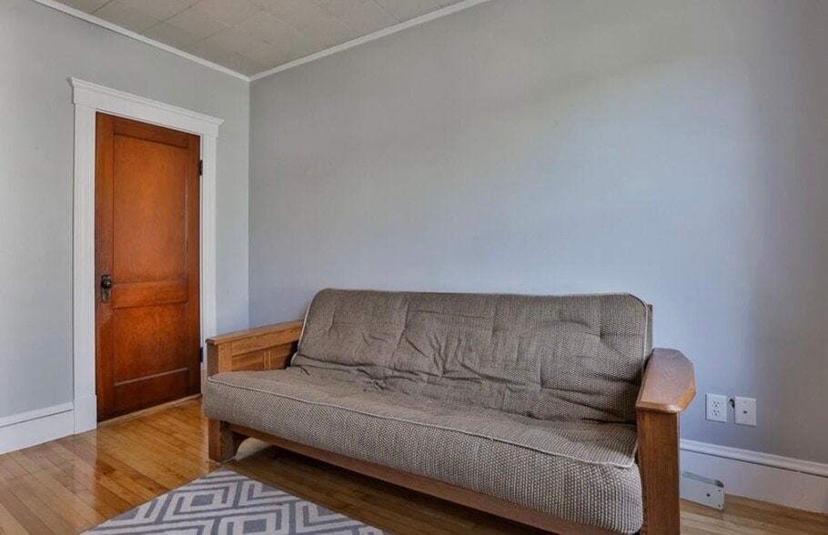 Building Photo - 124 Haverhill St