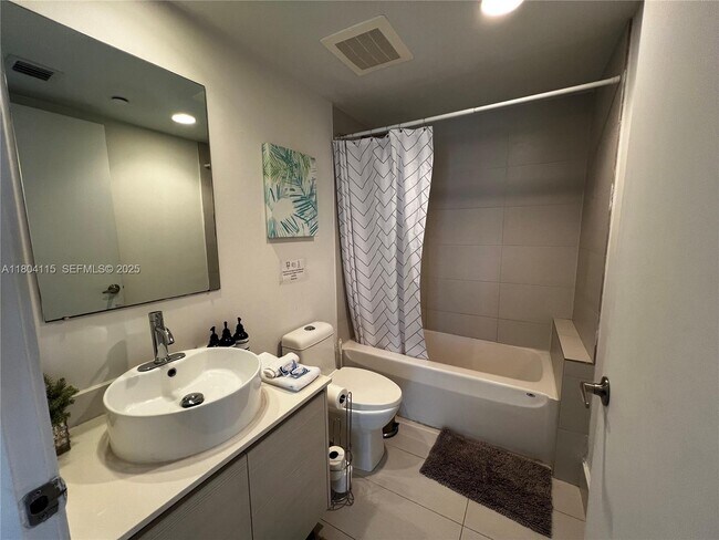 Building Photo - 2600 E Hallandale Beach Blvd