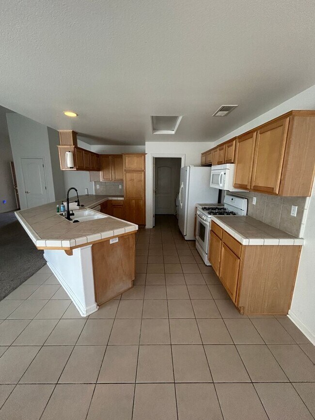 Building Photo - 2454 Ranier Way