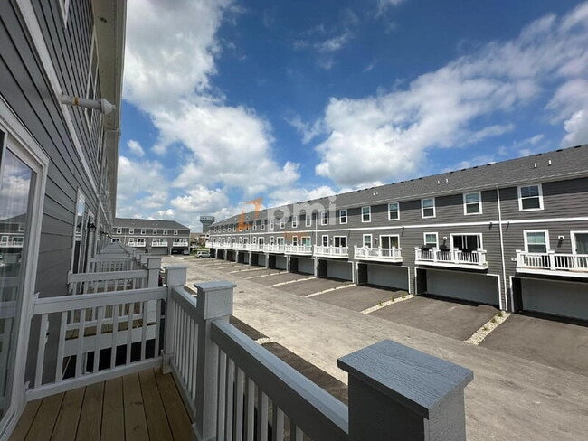 Building Photo - 8750 Clover Ln