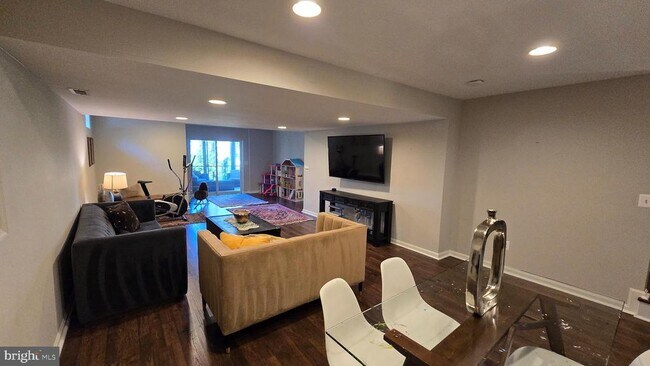 Building Photo - 47400 River Crest St