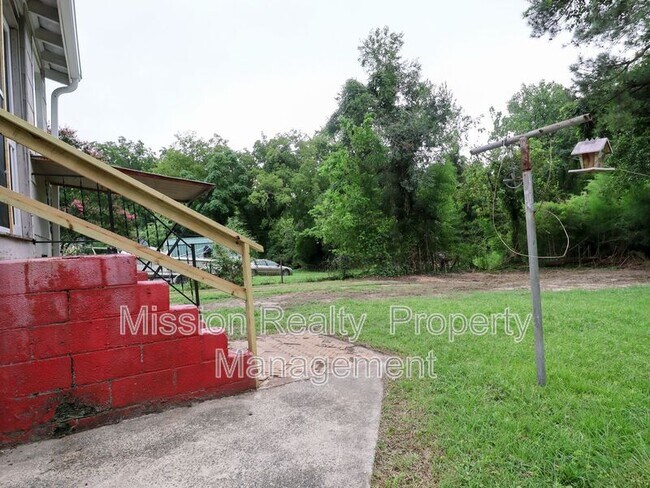 Building Photo - 3225 Detroit Ave