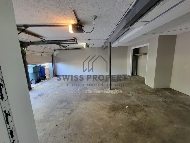 Building Photo - 2928 Landon Dr