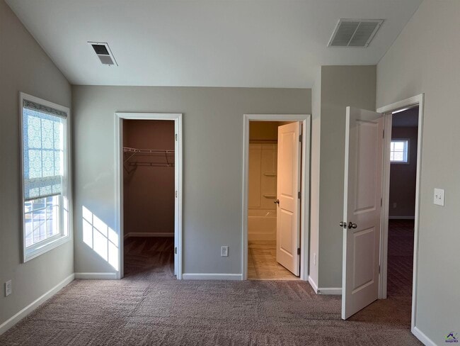 Building Photo - 401 Tivoli Wy