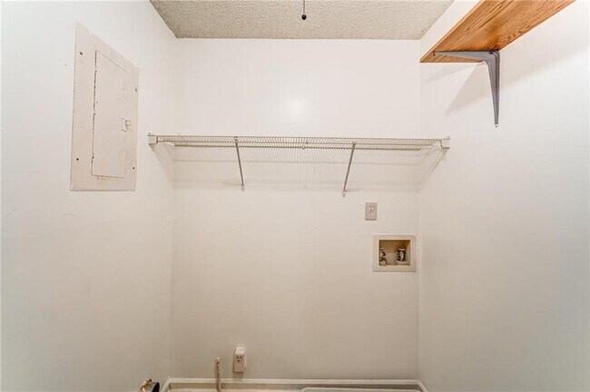 Building Photo - 4355 E Paulding Dr