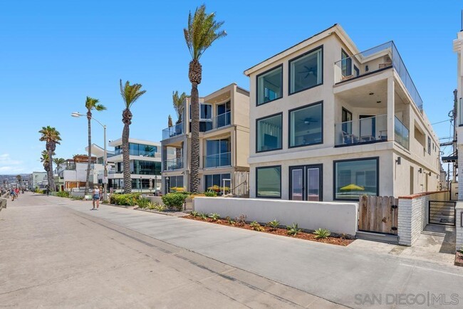 Building Photo - 3685-89 Ocean Front Walk