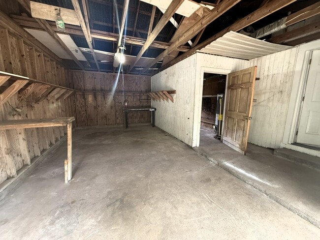 Building Photo - Cozy 2-Bed, 1-Bath Home with a large backyard!!