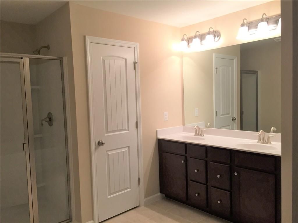 Building Photo - 1055 Hampton Oaks Dr