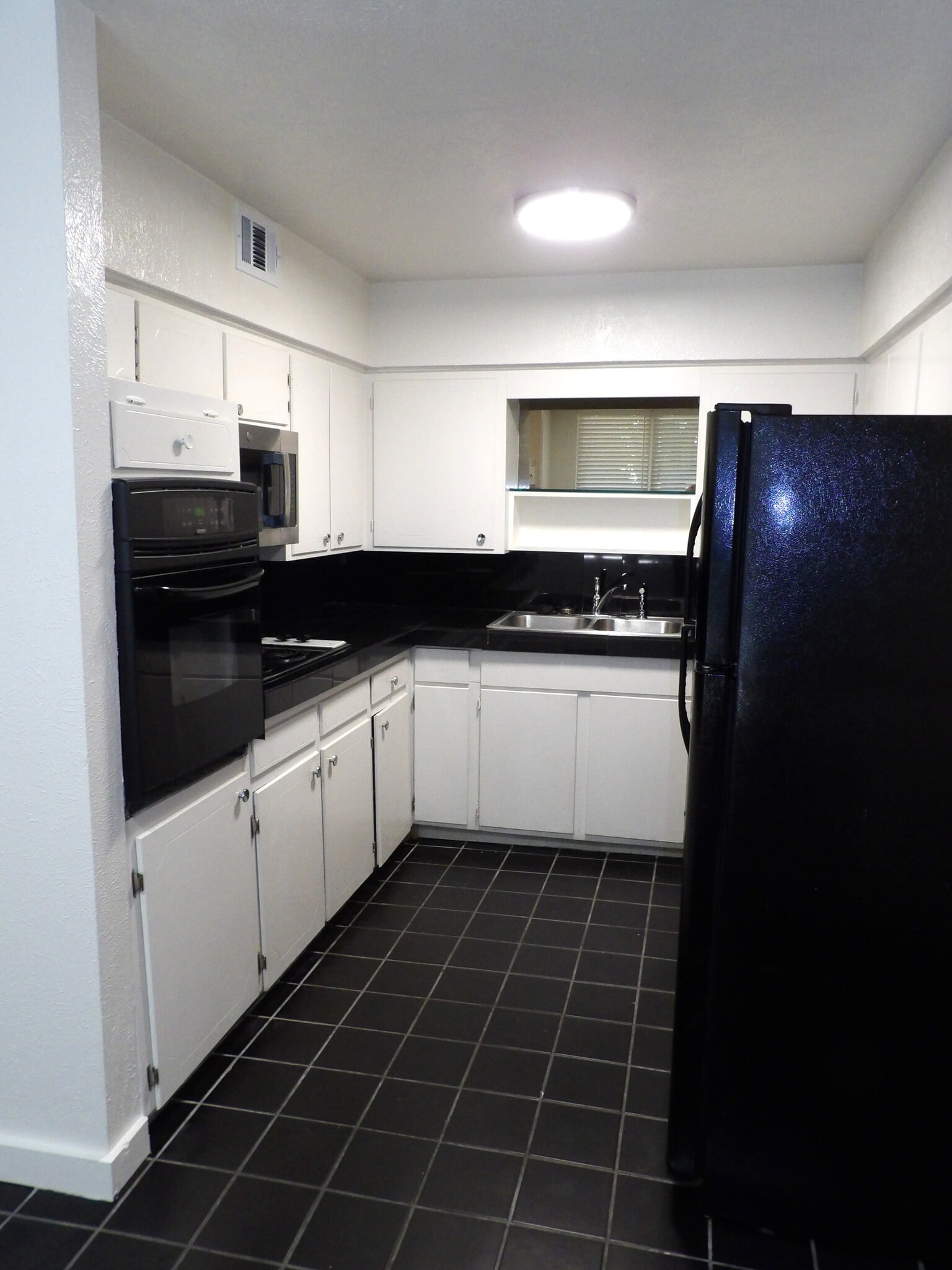 Building Photo - 4220 Cole Ave