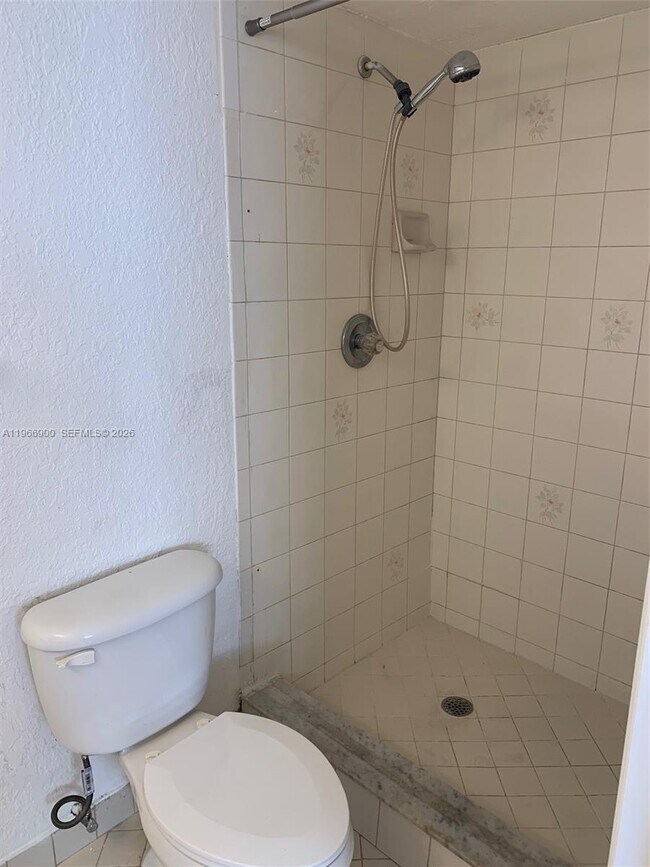 Building Photo - 6520 SW 41st St