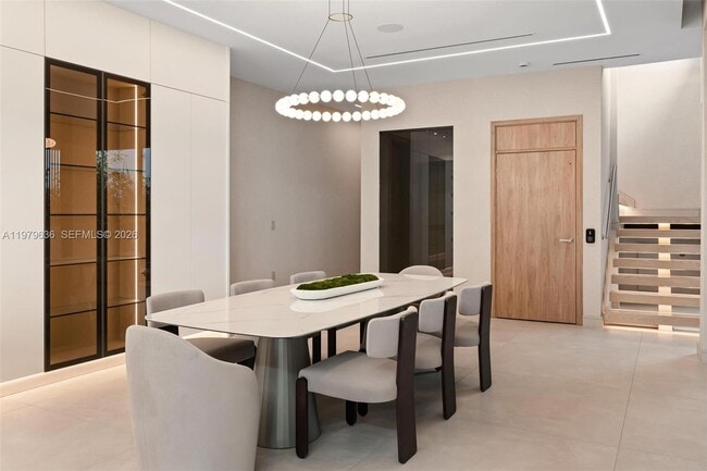 Building Photo - 723 NE 77th St