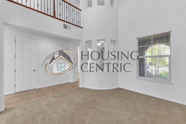 Building Photo - Beautiful Executive Home w/ Pool on 1/2 Ac...