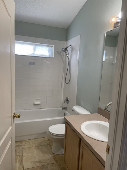 Building Photo - 554 Lake Cypress Cir