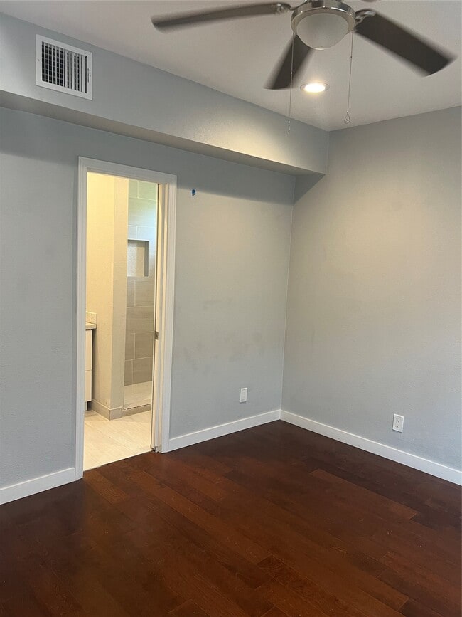 Building Photo - 2812 Live Oak St