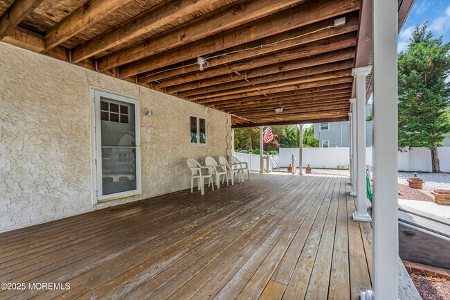 Building Photo - 1280 Whitesville Rd