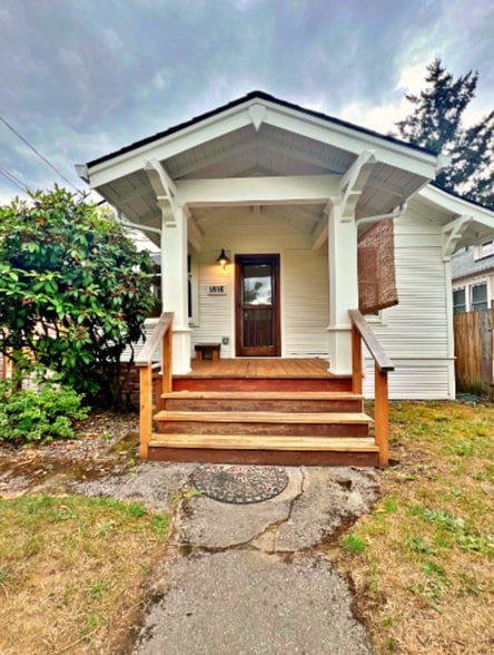 Building Photo - 5916 SE Francis St