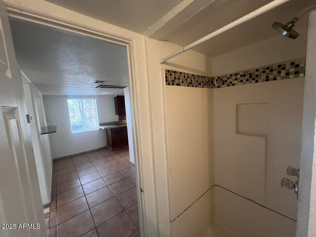 Building Photo - 526 S Mesa Dr