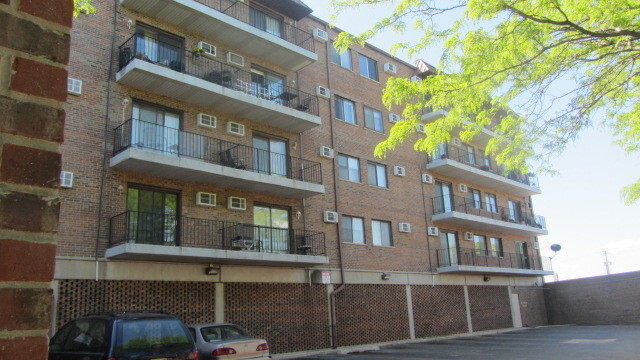 Building Photo - 2320 N Nordica Ave