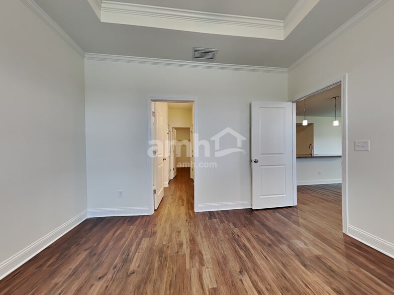 Building Photo - 370 Banyan Frst Dr