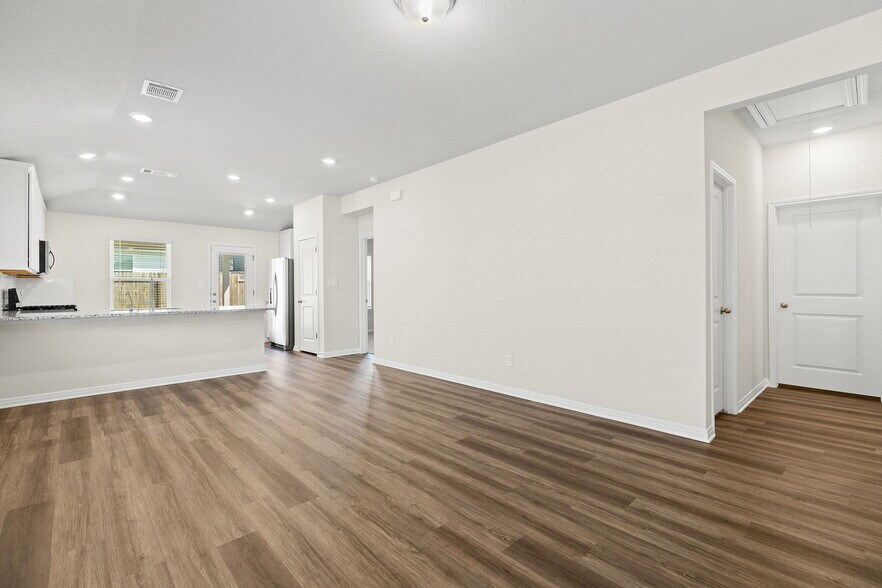Building Photo - 821 Sun Grove Trl