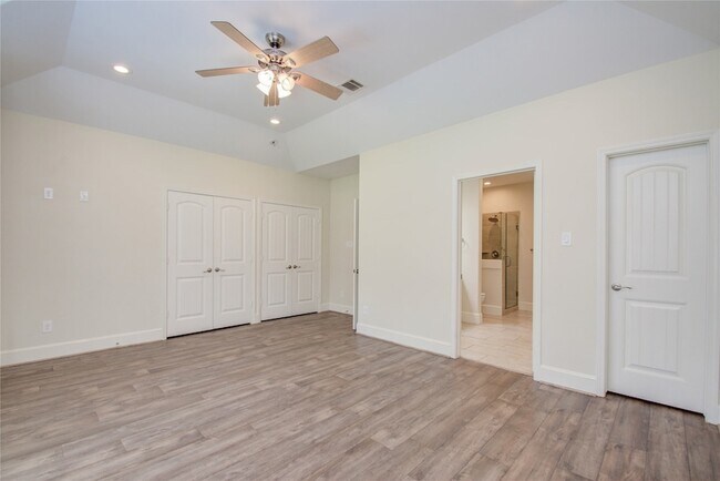 Building Photo - 10572 Twin Oak Dr