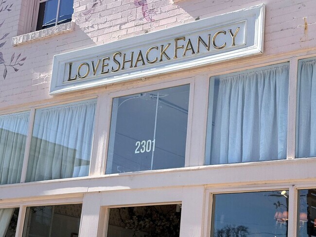 Building Photo - WALK TO 8TH AVE AND 12 SOUTH!  Beautiful 3/2.5 home with garage on 10th Ave S