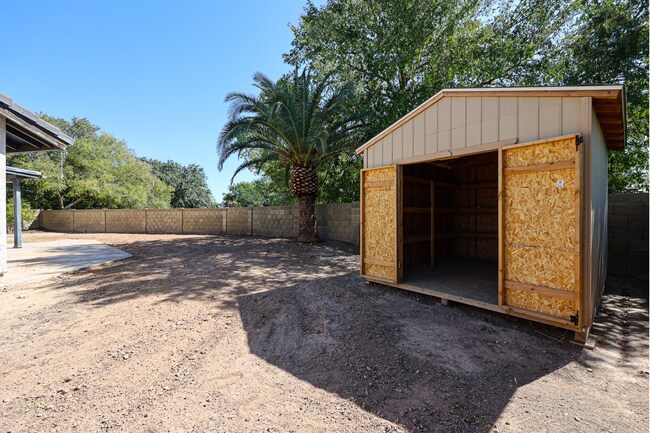 Building Photo - 5727 W Villa Maria Dr