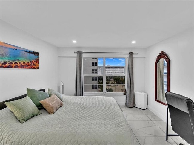 Building Photo - 5100 Dupont Blvd