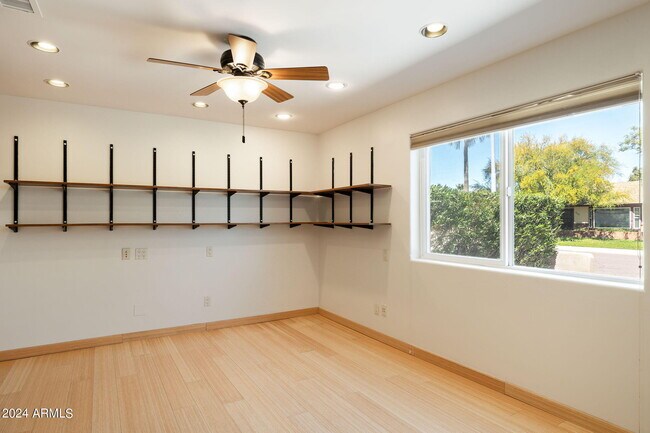 Building Photo - 8643 E Sandalwood Dr