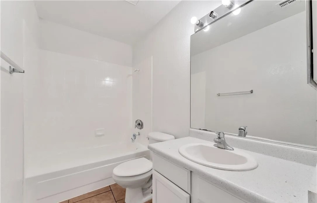 Building Photo - 5076 S Rainbow Blvd