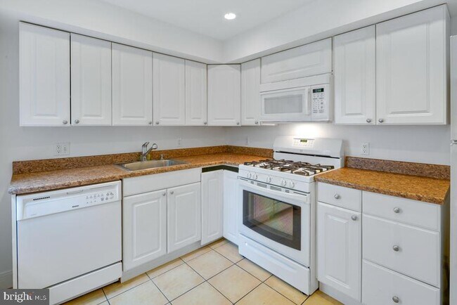 Building Photo - 535 Spruce St